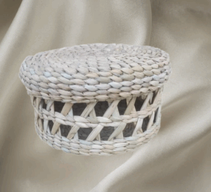 Boite de rangement en jonc de mer de Madagascar