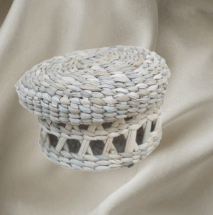 Boite de rangement en jonc de mer en provenance de Madagascar