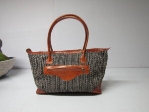 SAC  A MAIN LIZA